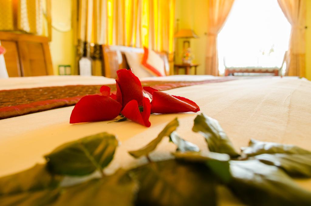 Nhu Phu Hotel Hue Zewnętrze zdjęcie