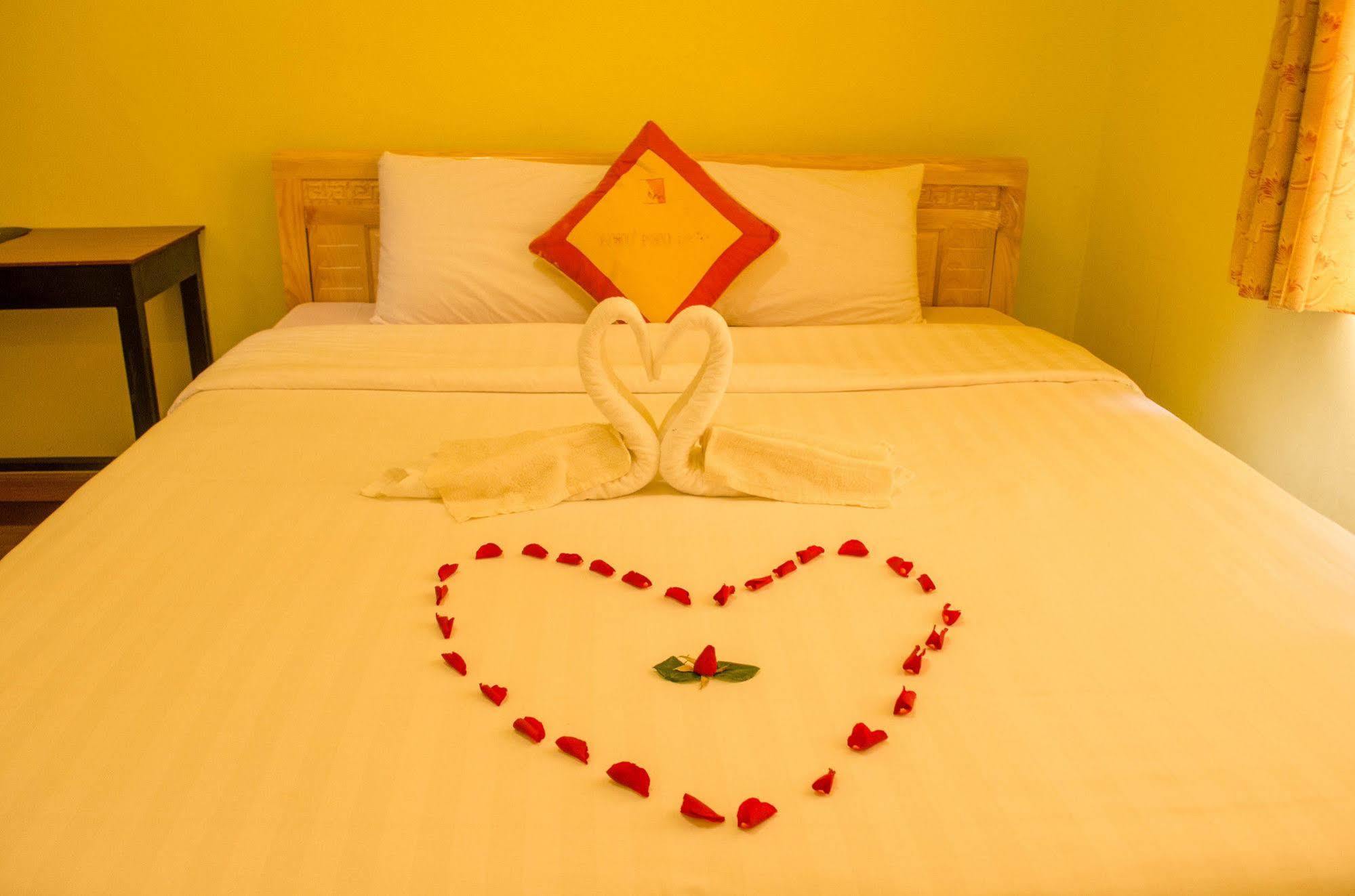 Nhu Phu Hotel Hue Zewnętrze zdjęcie