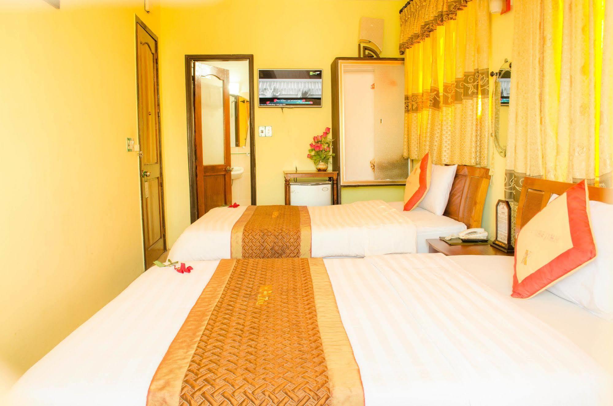Nhu Phu Hotel Hue Zewnętrze zdjęcie