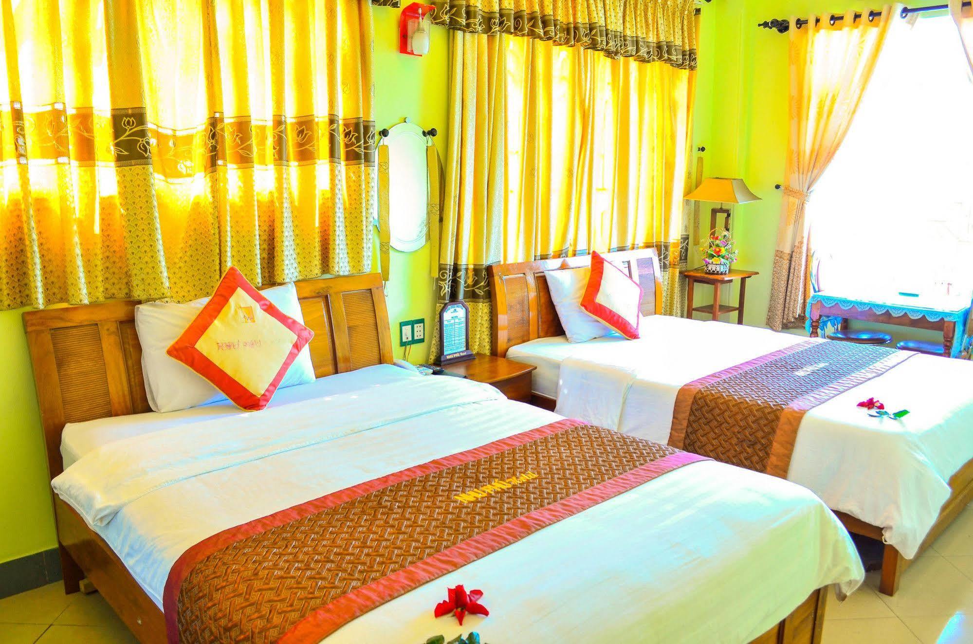 Nhu Phu Hotel Hue Zewnętrze zdjęcie